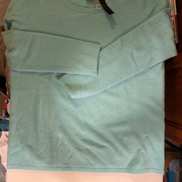 NWT Long Sleeve Cashmere Sweater - Picture 6 of 6